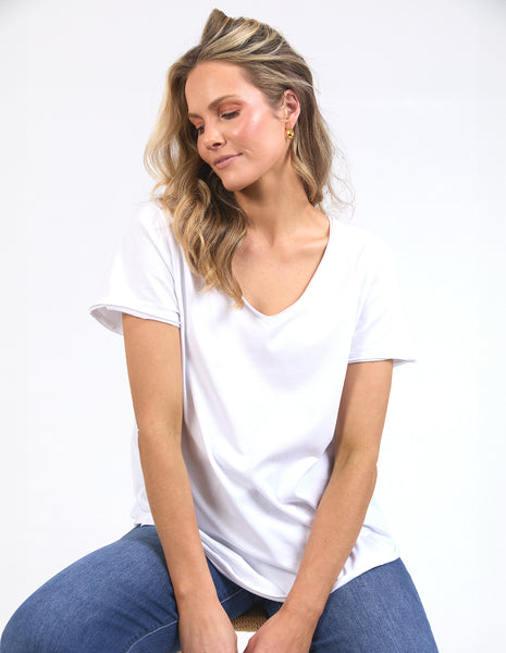 meer. NECK SLIT TEE(White） SLIT TEE — Sia Arnika