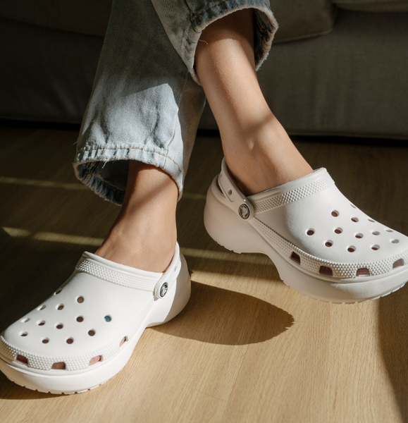 Platform sales crocs white
