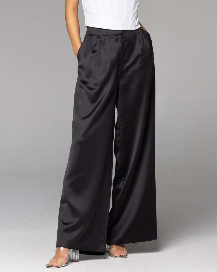 Wide-leg satin pants in black - CO