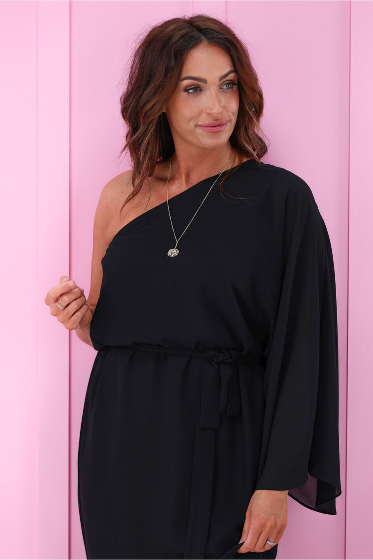 What Jewelry to Wear With a One Shoulder Dress | LoveToKnow