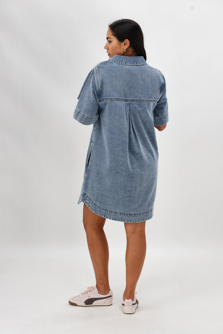 denim boxy dress in essex wash Shine On Label Cherish Washed Blue Sleeveless denim shift dress Skims Maxi Slip Dress Season: FALL and viscose Size:US 30W