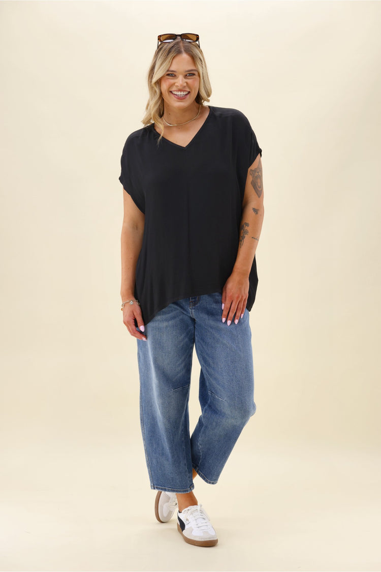 HYEON へオン　chorker tops ブラック Shine On Label Summer Essential Drape V Neck Top Black | Shine On NZ