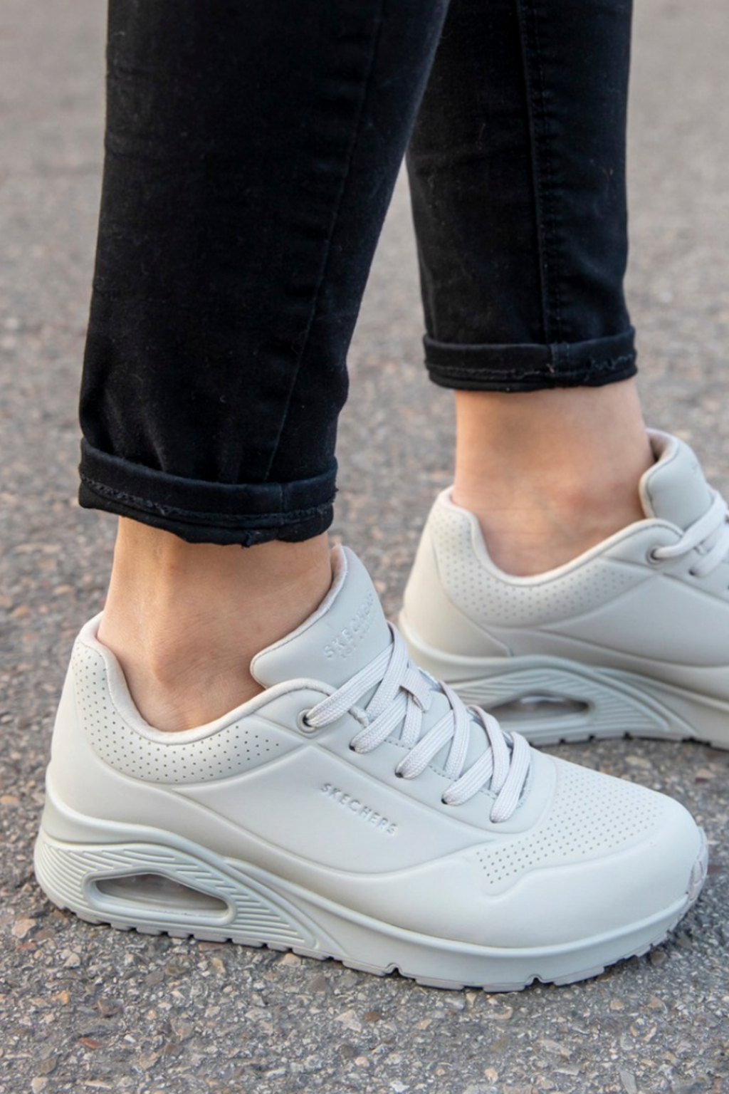 Skechers air outlet white