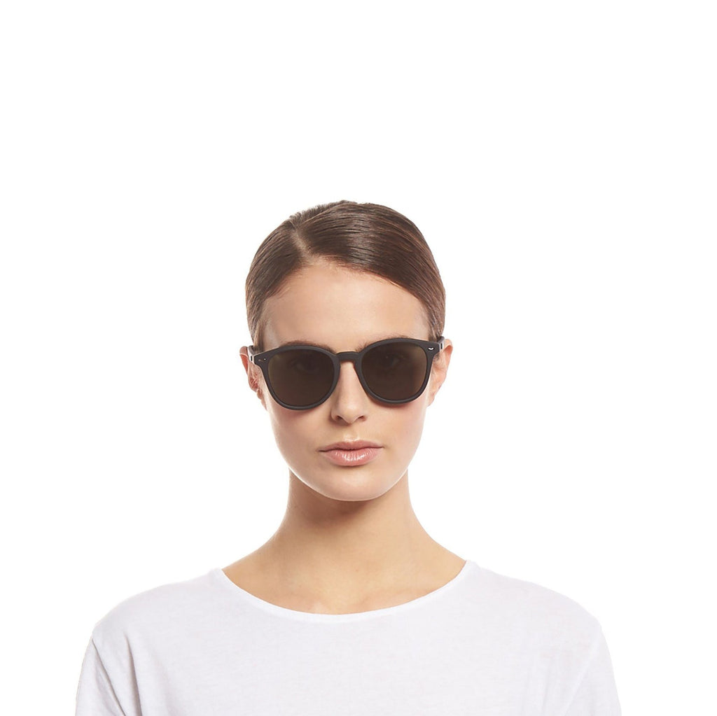 Bandwagon Crystal Clear Uni-Sex Round Sunglasses | Le Specs